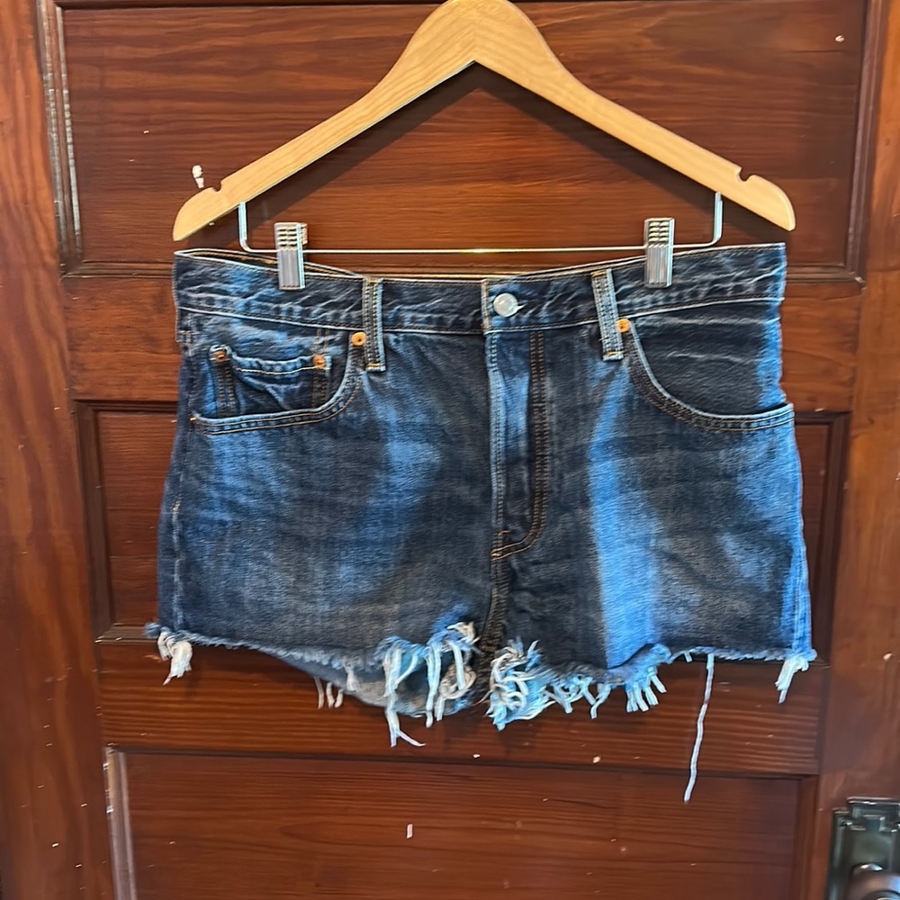 Levi’s jean shorts size 32 waist